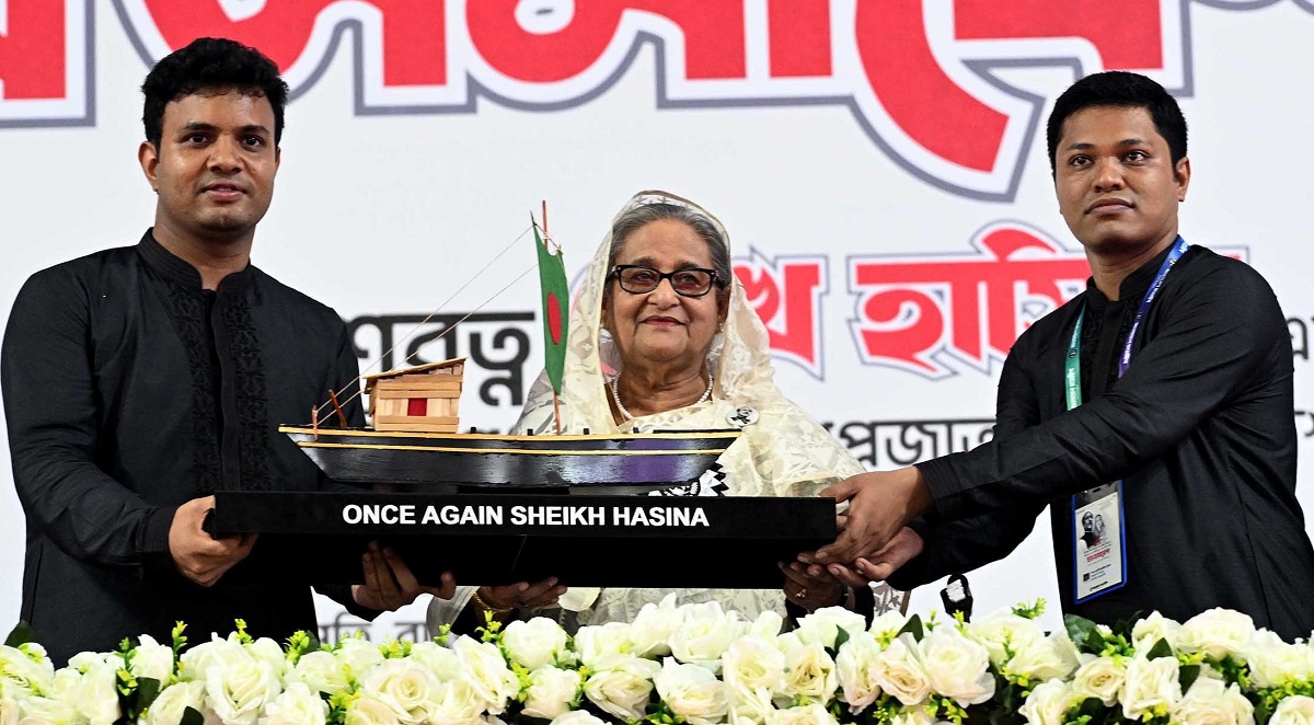 ছাত্রদলের হাতে অস্ত্র দিয়েছিলেন খালেদা জিয়া, ছাত্রলীগকে দিয়েছিলাম খাতা-কলম: প্রধানমন্ত্রী