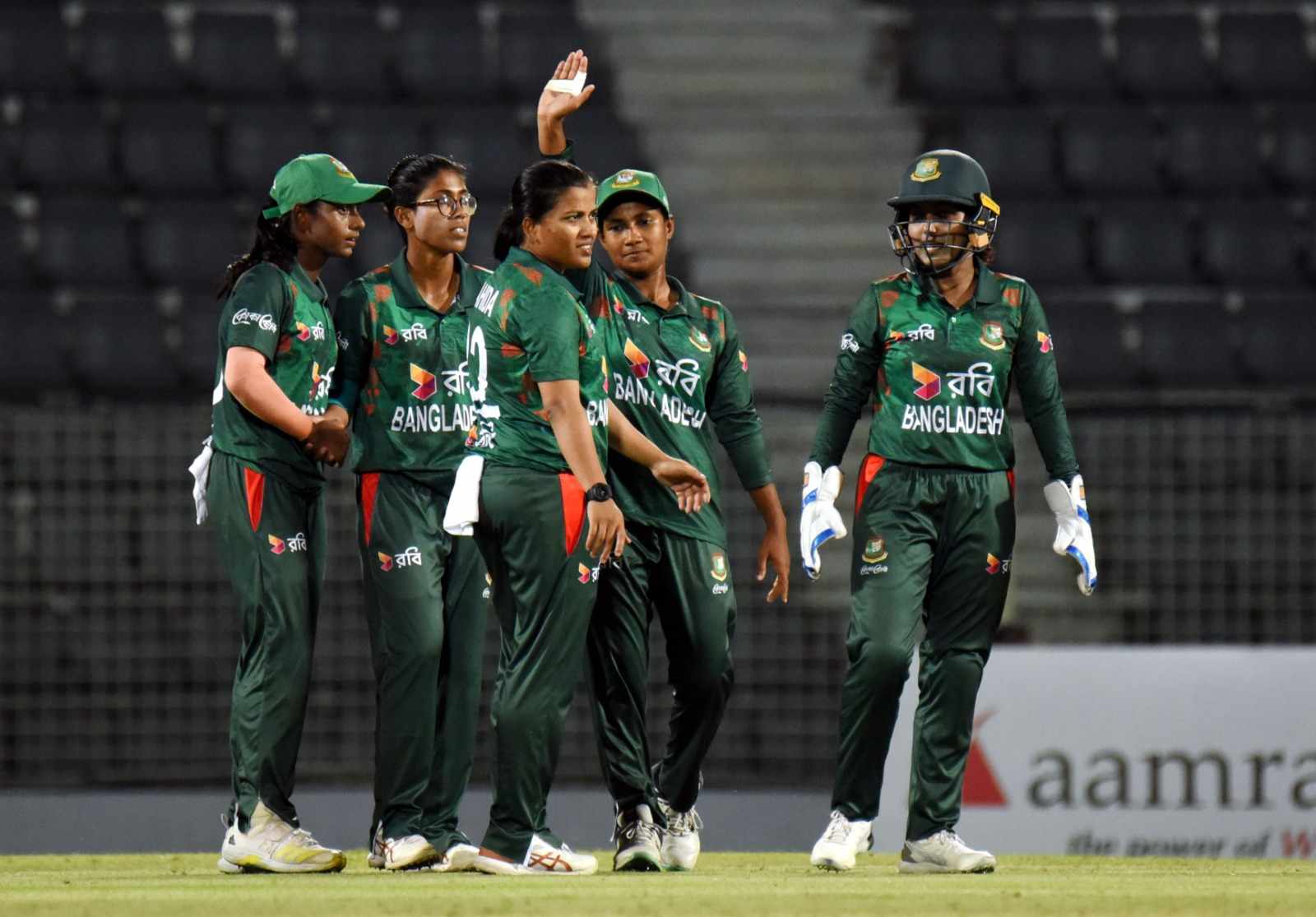 আবার হার নারী দলের