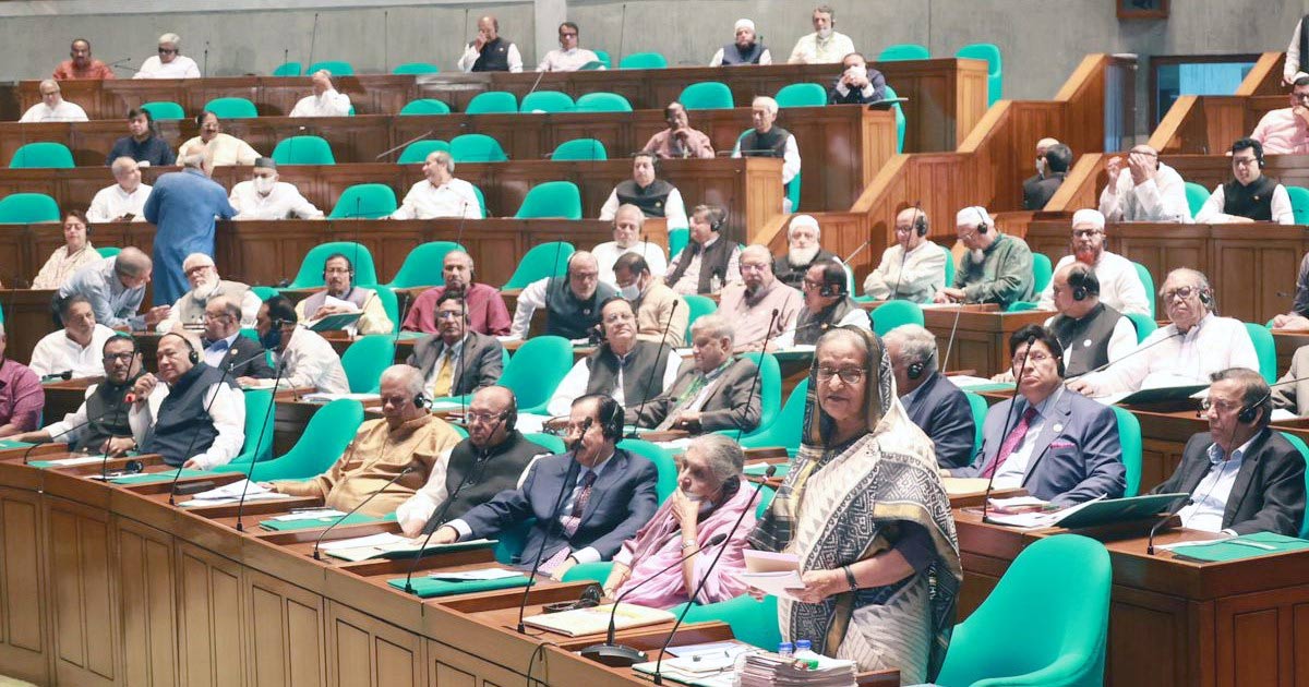 অর্থনৈতিক মন্দার মধ্যেও অর্থনীতিকে প্রাণবন্ত রাখতে সর্বাত্মক চেষ্টা করছি, সংসদে প্রধানমন্ত্রী