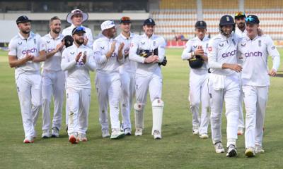 পাকিস্তানকে বড় ব্যবধানে হারাল ইংল্যান্ড