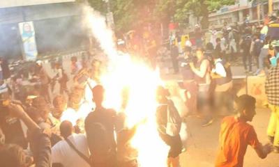 এখন কি হচ্ছে ঢাকা বিশ্ববিদ্যালয়ে?