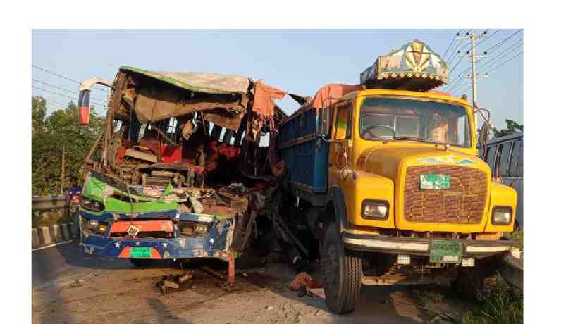 Tangail road crash kills 4, injures 15