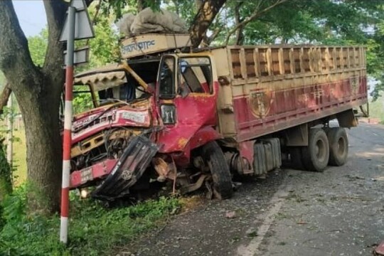 5 day-labourers killed in Sirajganj road accident