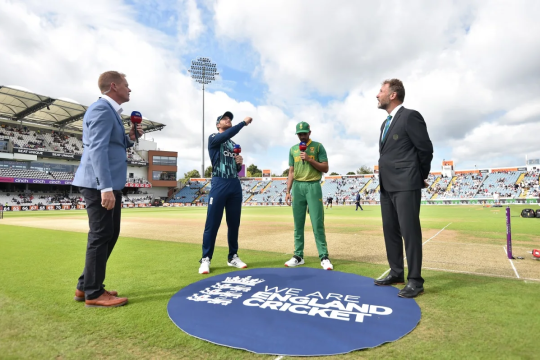 South Africa bat in decisive England ODI