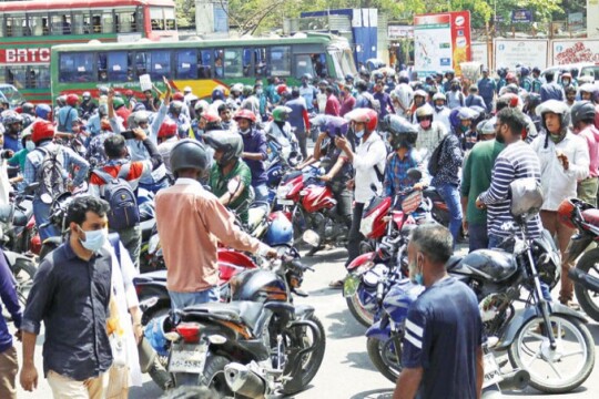 Bikers block Dhaka roads over ridesharing ban