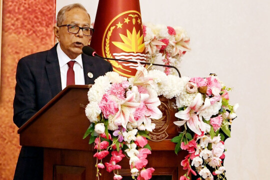 President Hamid to DCs: Don’t abuse power while discharging duties