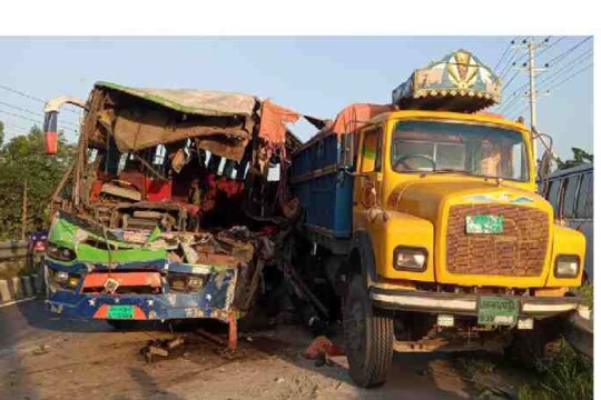 Road crashes kill 9 in Bangladesh