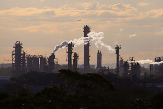 Australia backs law to speed carbon emission cuts