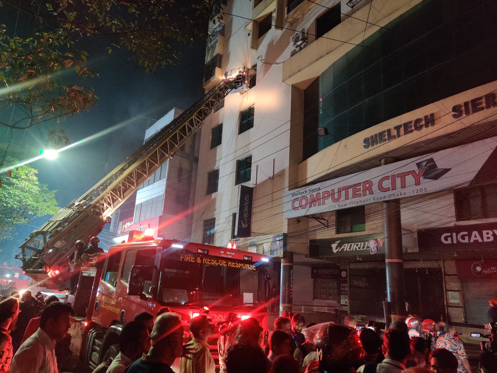 Building catches fire in Elephant road, 9 units under control