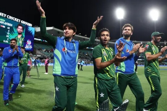 Pakistan beat New Zealand by 7 wickets to reach T20 World Cup final