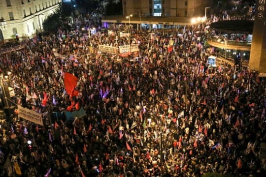 Thousands of Israelis protest against Netanyahu ahead of election
