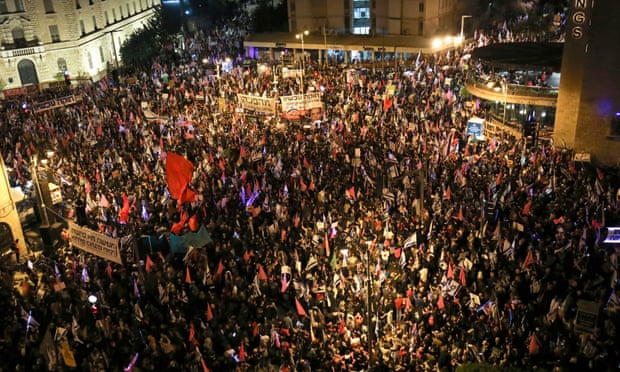 Thousands of Israelis protest against Netanyahu ahead of election