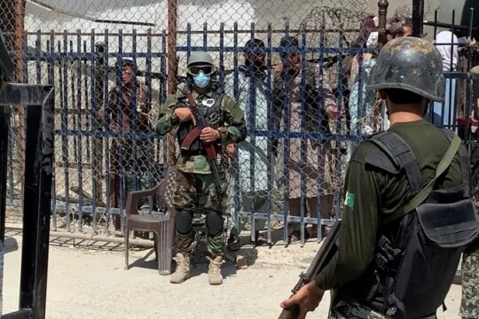 Pakistan Taliban kill six police officers in gun ambush