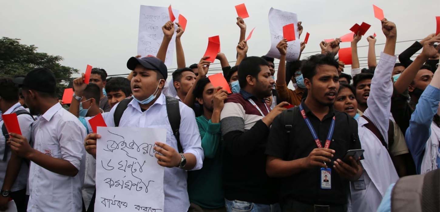 Students call for fresh campaign; show red cards