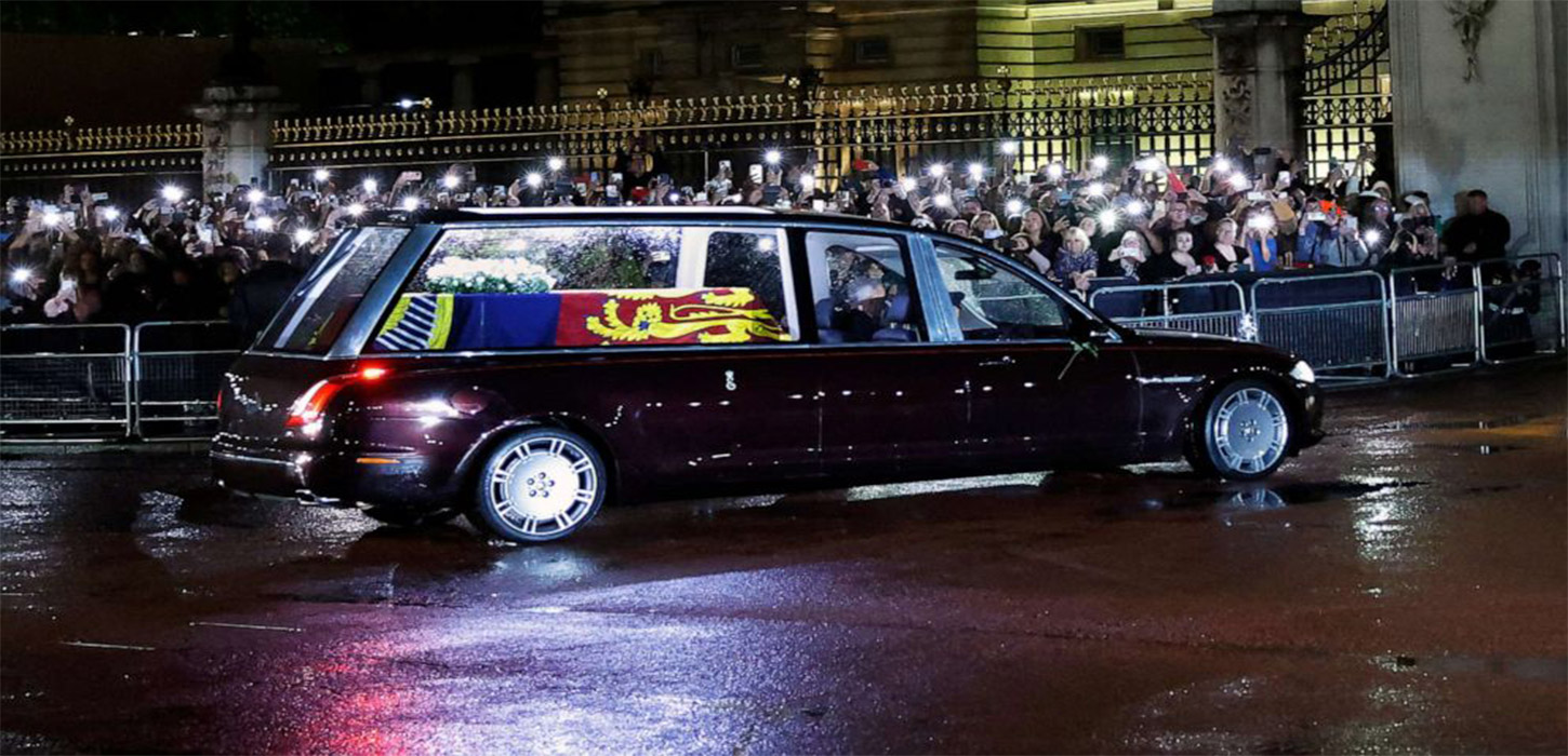 Casket of Queen Elizabeth II arrives at Buckingham Palace
