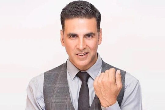 Akshay bags top position at most popular Bolly stars list; SRK on 2