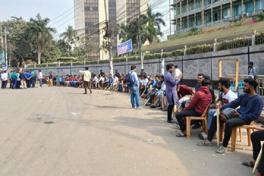 AL takes position on Dhaka streets