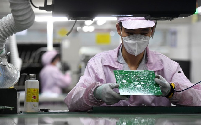Asian factories take omicron risks in stride, for now