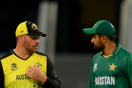 Australia opt to bowl against Pakistan in semi-final