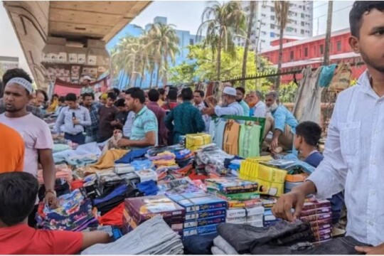 Traders of Bangabazar set up around 800 temporary shops at the site