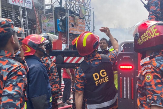 Fire in Bangabazar: 999 emergency services suspended