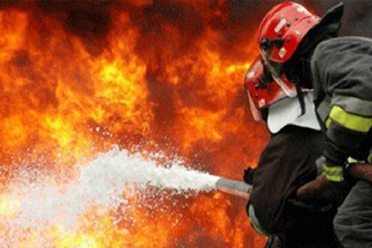 Fire catches Baitul Mukarram gold shop