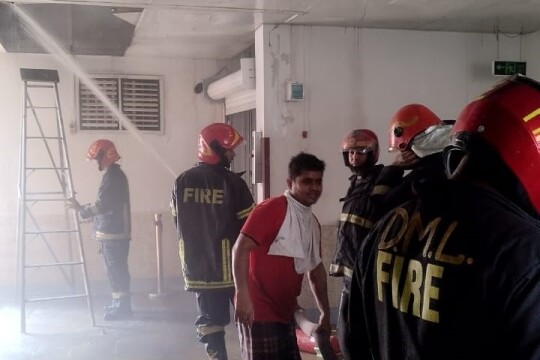 Narayanganj medicine factory catches fire