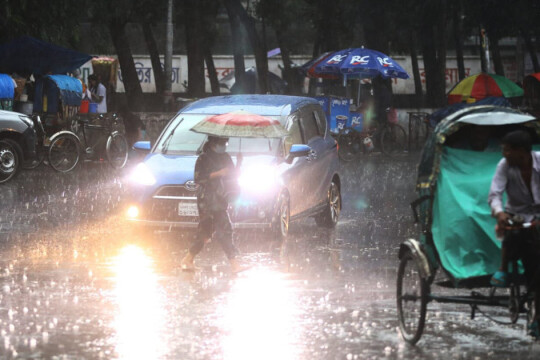 Rain gives relief to Dhaka after scorching heat