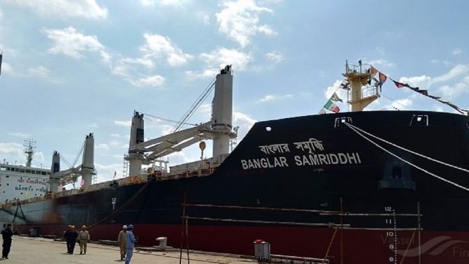28 crew of stranded Bangladeshi vessel seek help