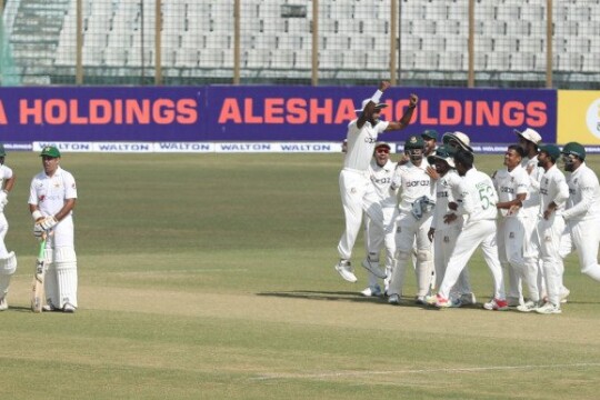 Bangladesh lead Chattogram Test by 44 runs