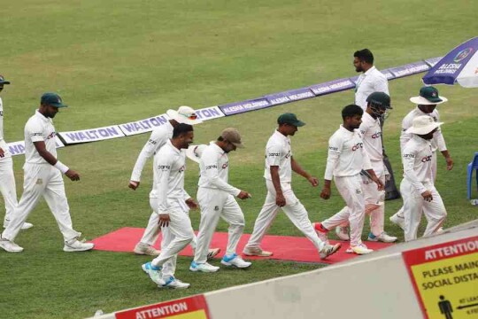 Dhaka Test: Bad light forces early end of day one