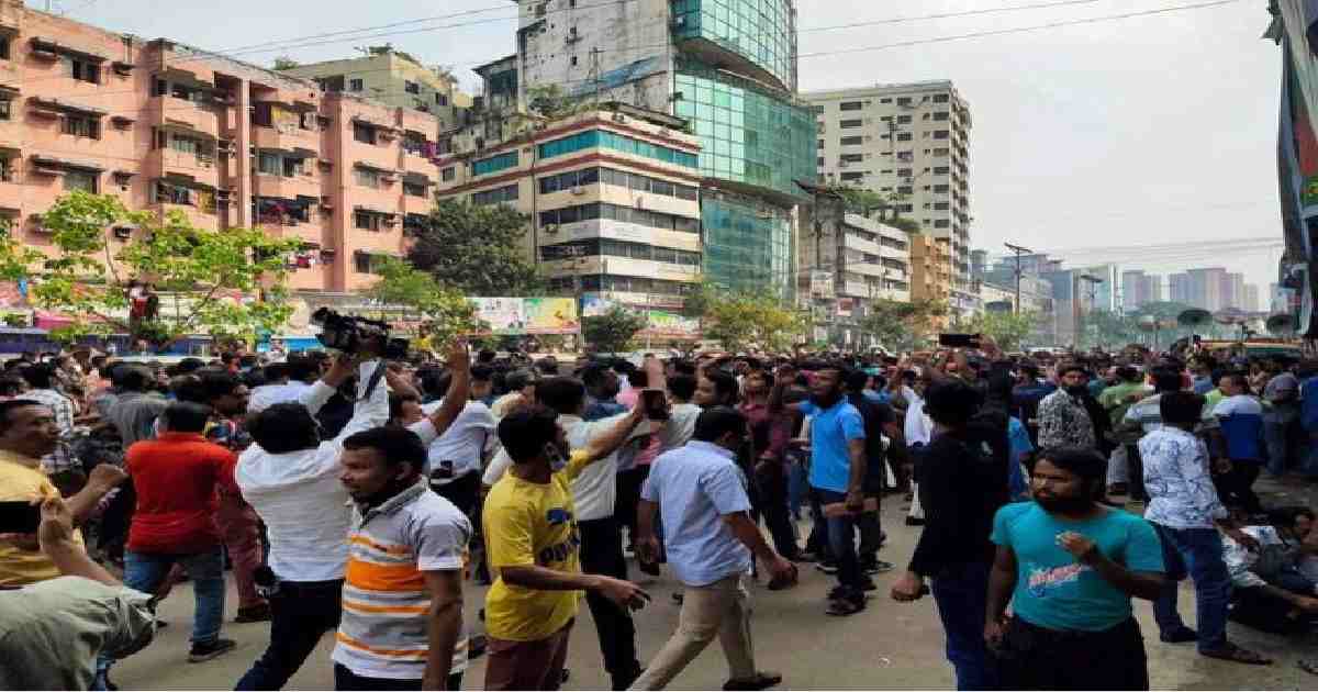 BNP activists clash with police in Nayapaltan