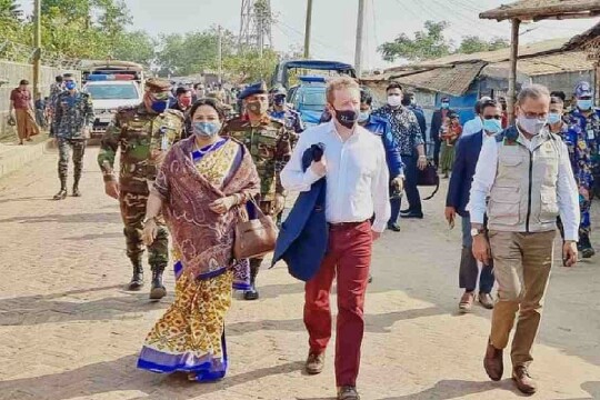 British parliamentary delegation visits Rohingya camps