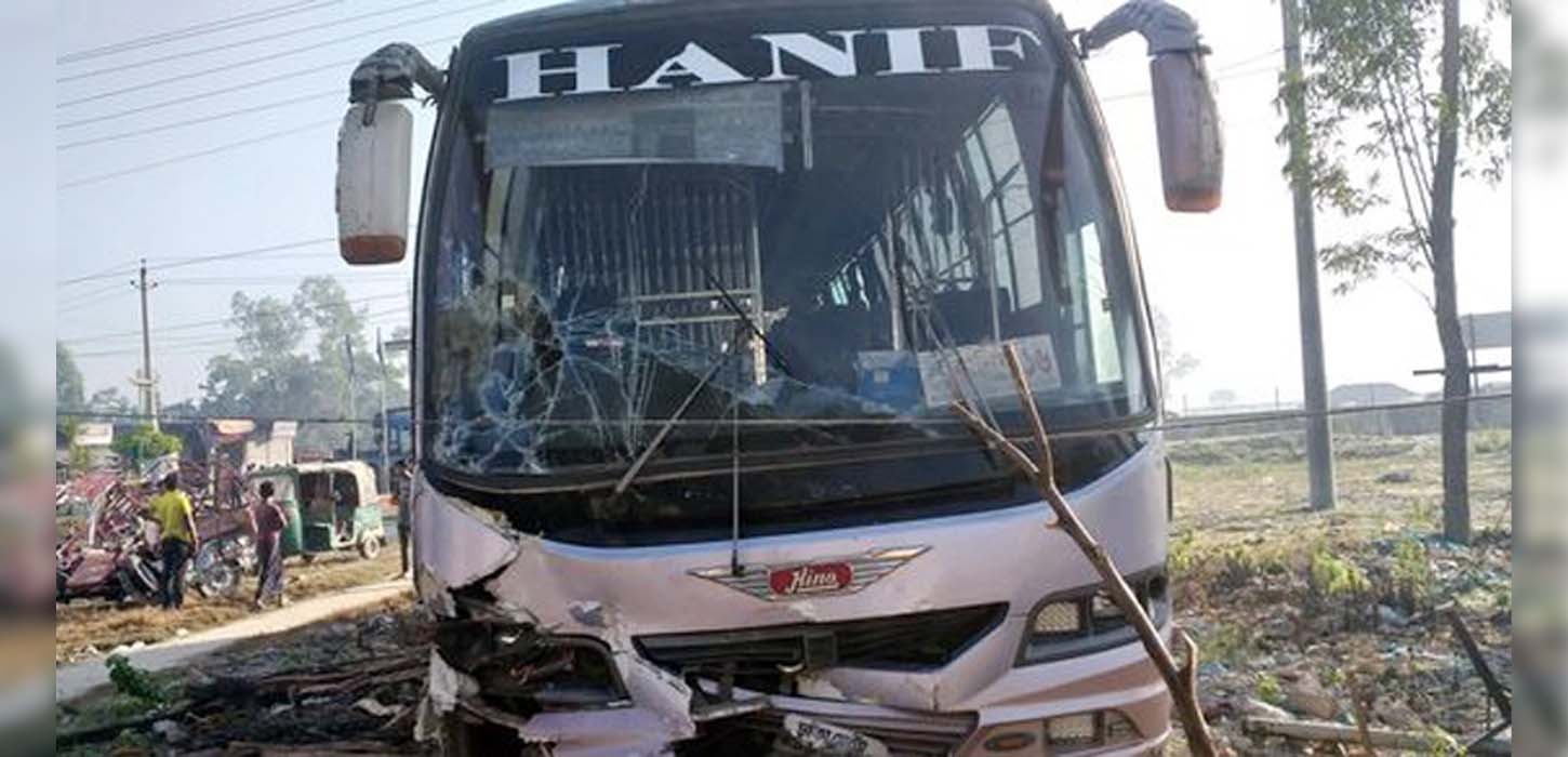 Bus hits easybike killing six passengers in Gobindoganj