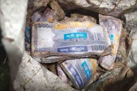 Police find 66L in abandoned bag in Lalmonirhat