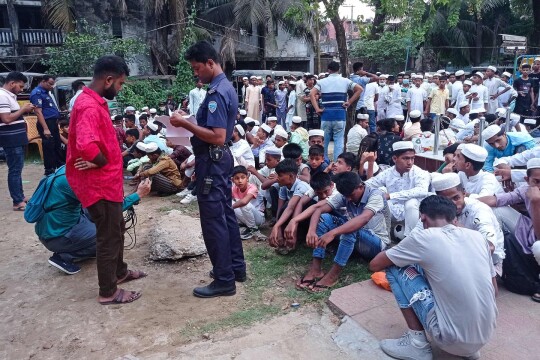 Over 450 Rohingya detained while celebrating Eid on beach