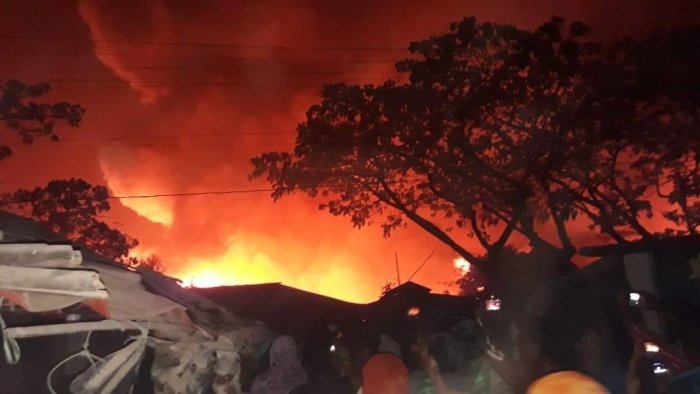 Fire claims 3 lives at Rohingya camp bazar