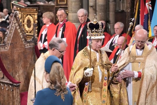 King Charles lll takes oath