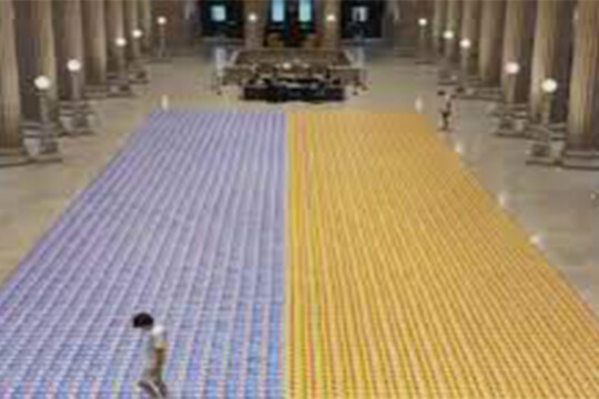 Chicago teens create world record-breaking cereal mosaic, raising money for Ukraine