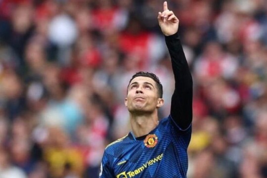 Ronaldo scores on return to United after death of son