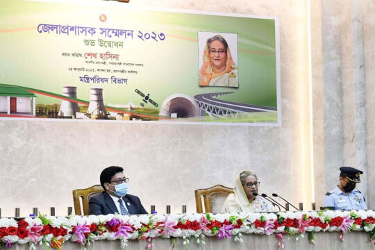 Take only necessary projects: PM asks DCs, issues 25 directives