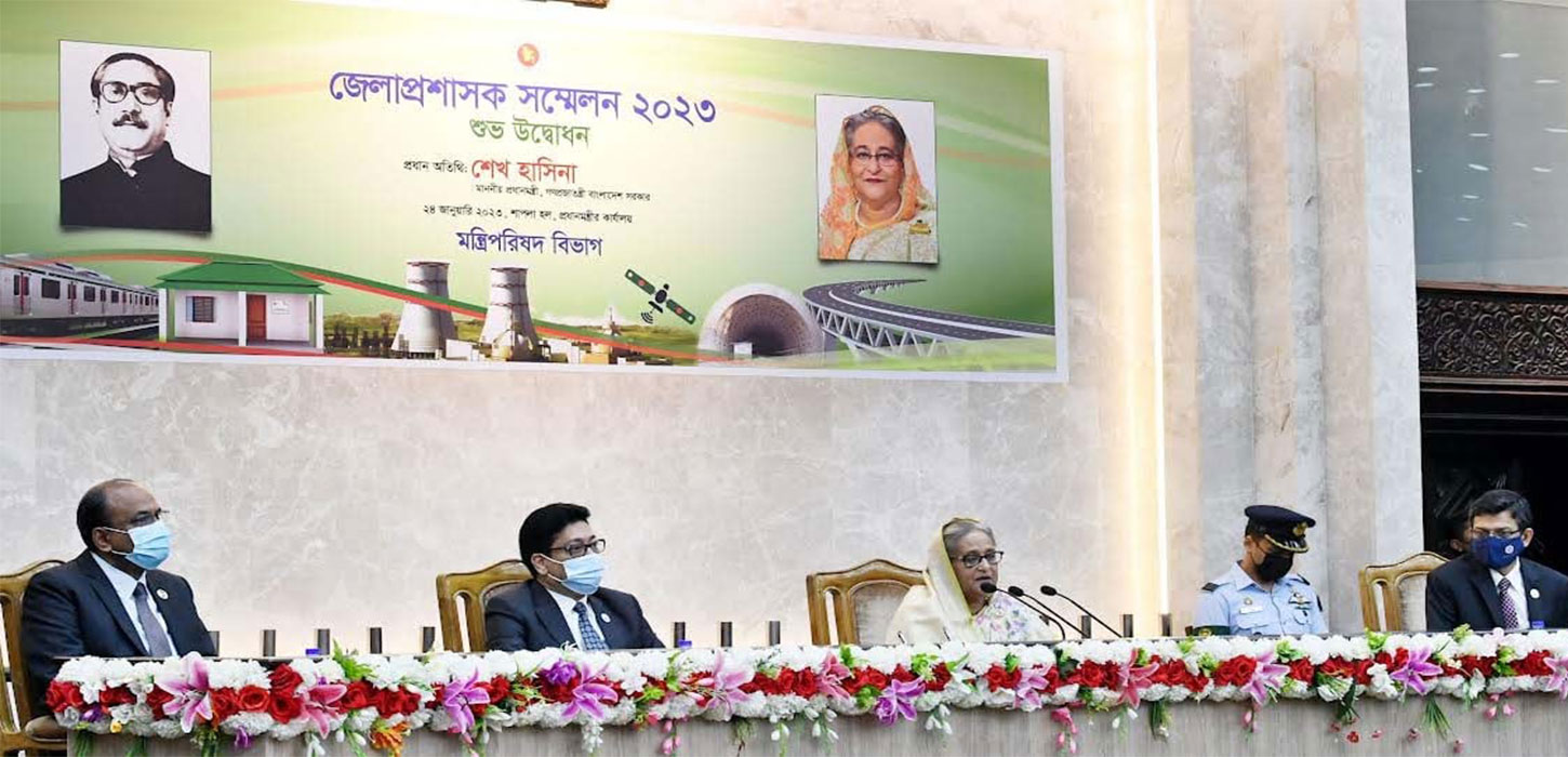 Take only necessary projects: PM asks DCs, issues 25 directives