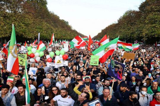 Tens of thousands march in Berlin in support of Iran protests