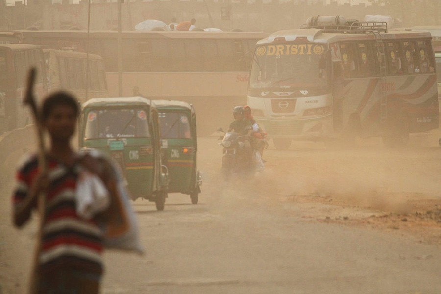 Dhaka's air back to 'unhealthy' zone