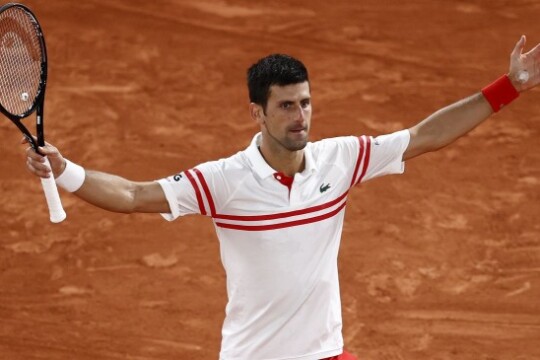 Novak Djokovic returns to Clay, but plays little like himself