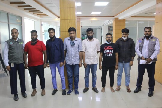 Six staffers of two e-commerce platforms detained over ‘fraudulence’