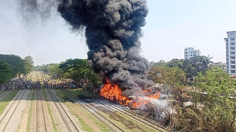 Chittagong railway line warehouse catches fire; 12 units under control