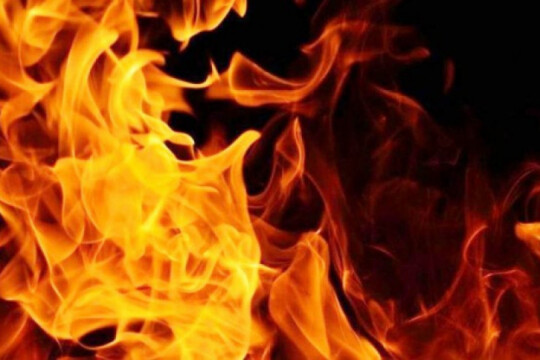 Fire at Dhaka commercial building
