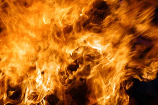 Building catches fire in Chattogram
