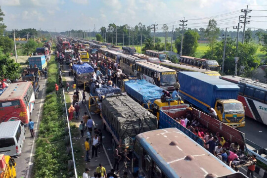 30km long gridlock on Dhaka-Tangail highway